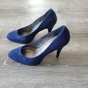 Fioni Blue Suede Heels